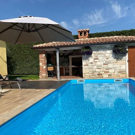 Istrian Eva With Pool * كاريغادور